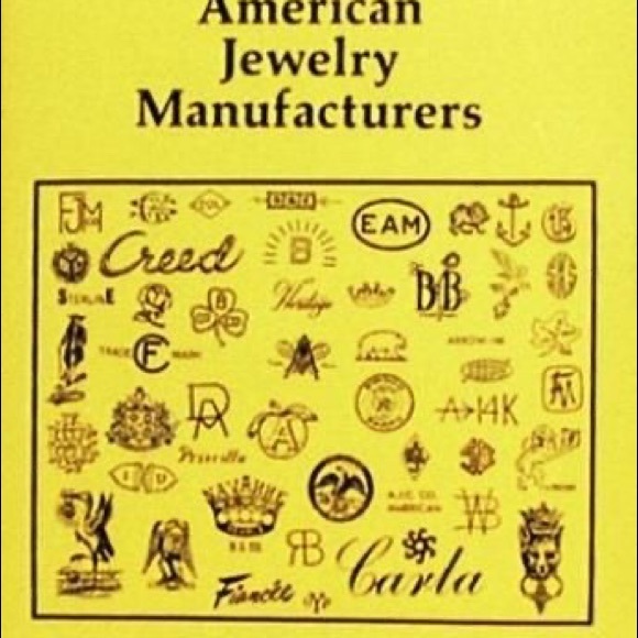 Avon Vintage Brooch Gold Toned With Porcelain Inset with Roses 2 inch Oval - Picture 7 of 7